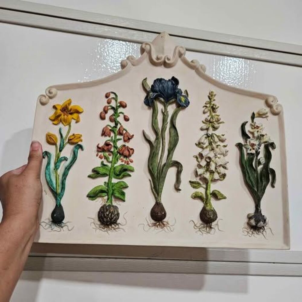 Vintage 3D Botanical Bulb Floral Wall Plaque